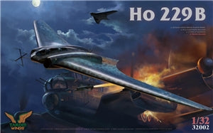 TAKOM 32002 German Air Force Ho 229B 2-Seat Flying Wing w/ 2 pilot figures  1/32 SCALE