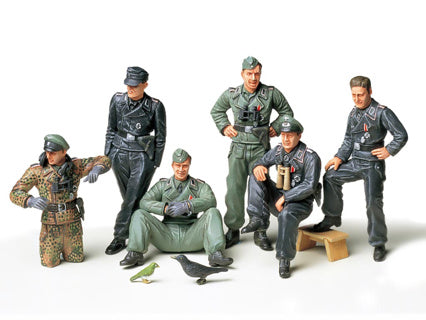 TAMIYA 35201 GERMAN TANK CREW AT REST  1/35 SCALE