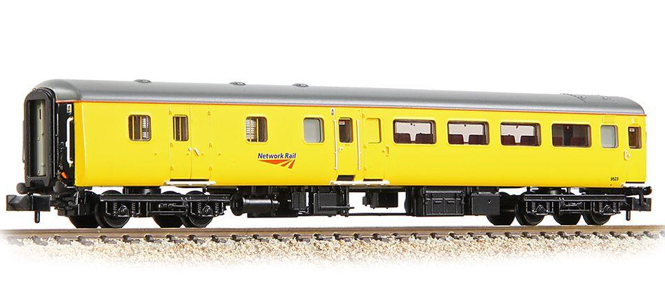 GRAHAM FARISH 374-695 BR MK2F BSO BRAKE SECOND OPEN COACH NETWORK RAIL YELLOW