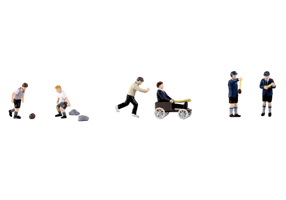 BACHMANN 36-435 POST WAR ERA SCHOOLBOYS PLAYING OO SCALE FIGURES