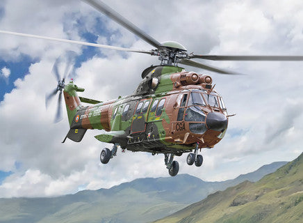 ITALERI 91096 AS332 Super Puma Modern Helicopter  MODEL KIT 1/72 SCALE