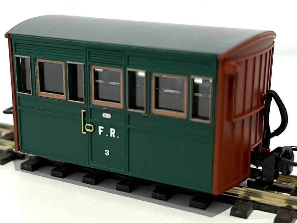 PECO GR-557A Festiniog Railway Third Class 4 wheel Bug Box Coach 3 Col.Stephens Green  OO9 SCALE