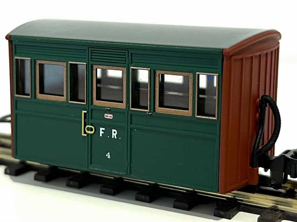 PECO GR-557B Festiniog Railway Third Class 4 wheel Bug Box Coach 4 Col.Stephens Green    OO9 SCALE