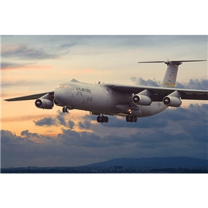 RODEN  331  US Air Force Lockheed C-141B Starlifter VIP Transport Aircraft  1:144 SCALE