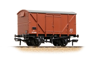 BACHMANN 38-170E BR 12T Ventilated Van Plywood Sides BR Bauxite (Early)