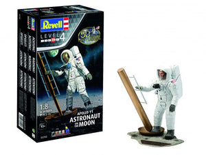 Revell 03702 Gift Set - Apollo 11 Astronaut on the Moon