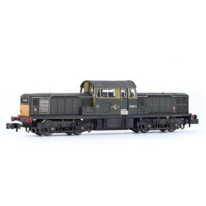 EFE E84508 CLASS 17 D8511 BR GREEN SMALL YELLOW PANEL  WEATHERED