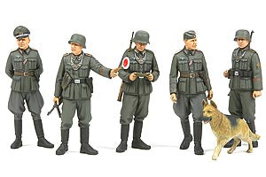 TAMIYA 35320 WWII GERMAN FIELD MILITARY POLICE SET 1/35 SCALE