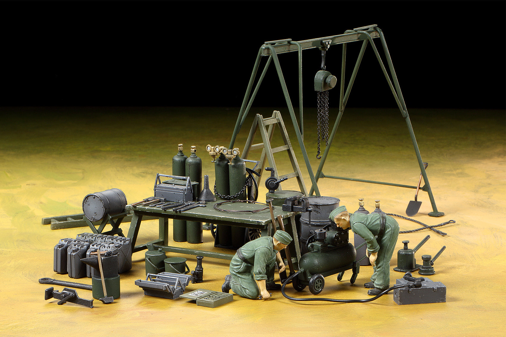 TAMIYA  37023 GERMAN FIELD MAINTENANCE TEAM AND EQUIPMENT SET  1/35 SCALE
