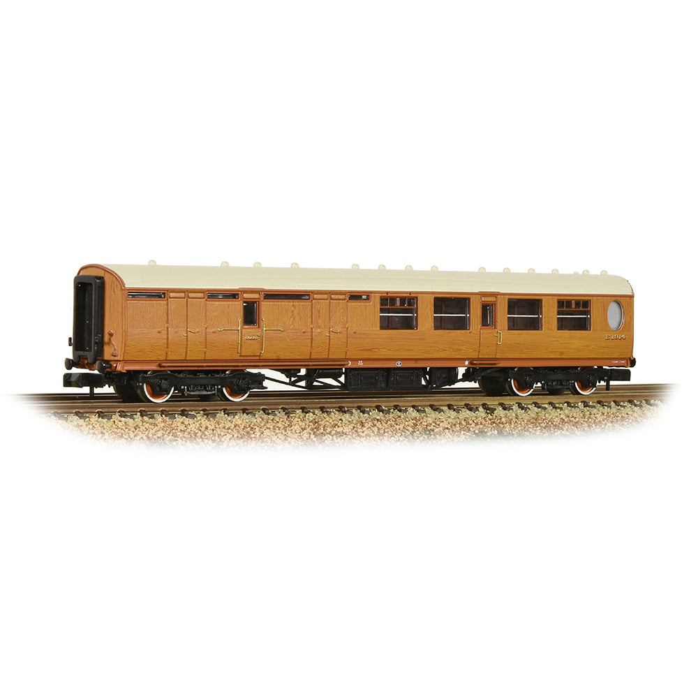 GRAHAM FARISH 376-275 THOMPSON BRAKE THIRD CORRIDOR LNER TEAK COACH