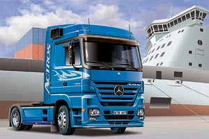 ITALERI 3824 MERCEDES BENZ ACTROS 1854 LS V8  1/24 SCALE