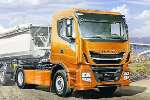 ITALERI 3928 IVECO HI-WAY 480 E5 LOW ROOF