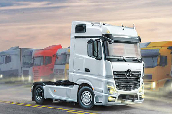 ITALERI 3948 MERCEDES-BENZ MP4 BIG SPACE 1/24 SCALE