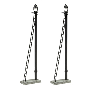 SCENECRAFT 44-561 Wooden Post Yard Lamps (x2)