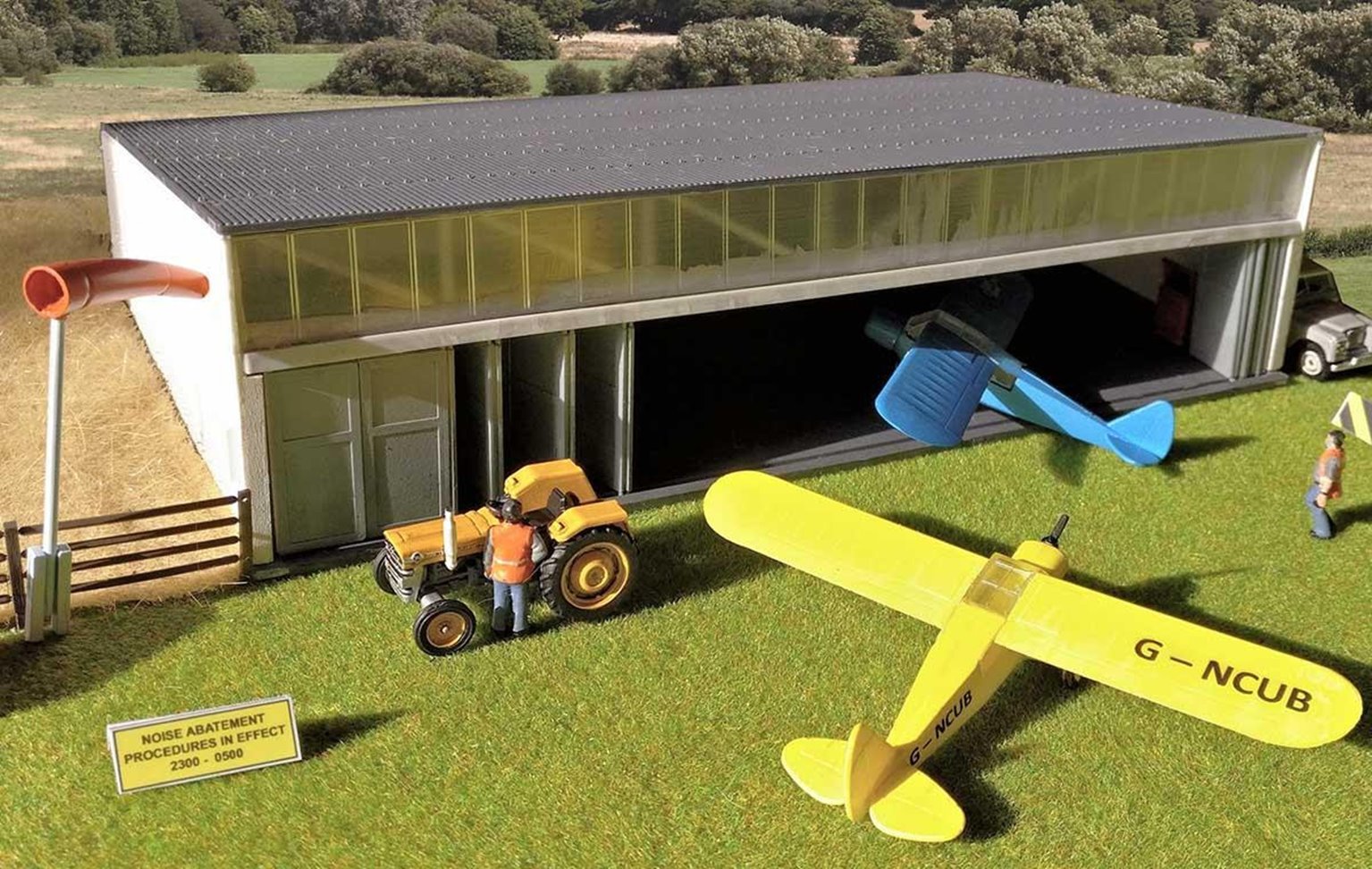 GAUGEMASTER GM445 FORDHAMPTON AIRCRAFT HANGAR KIT OO GAUGE