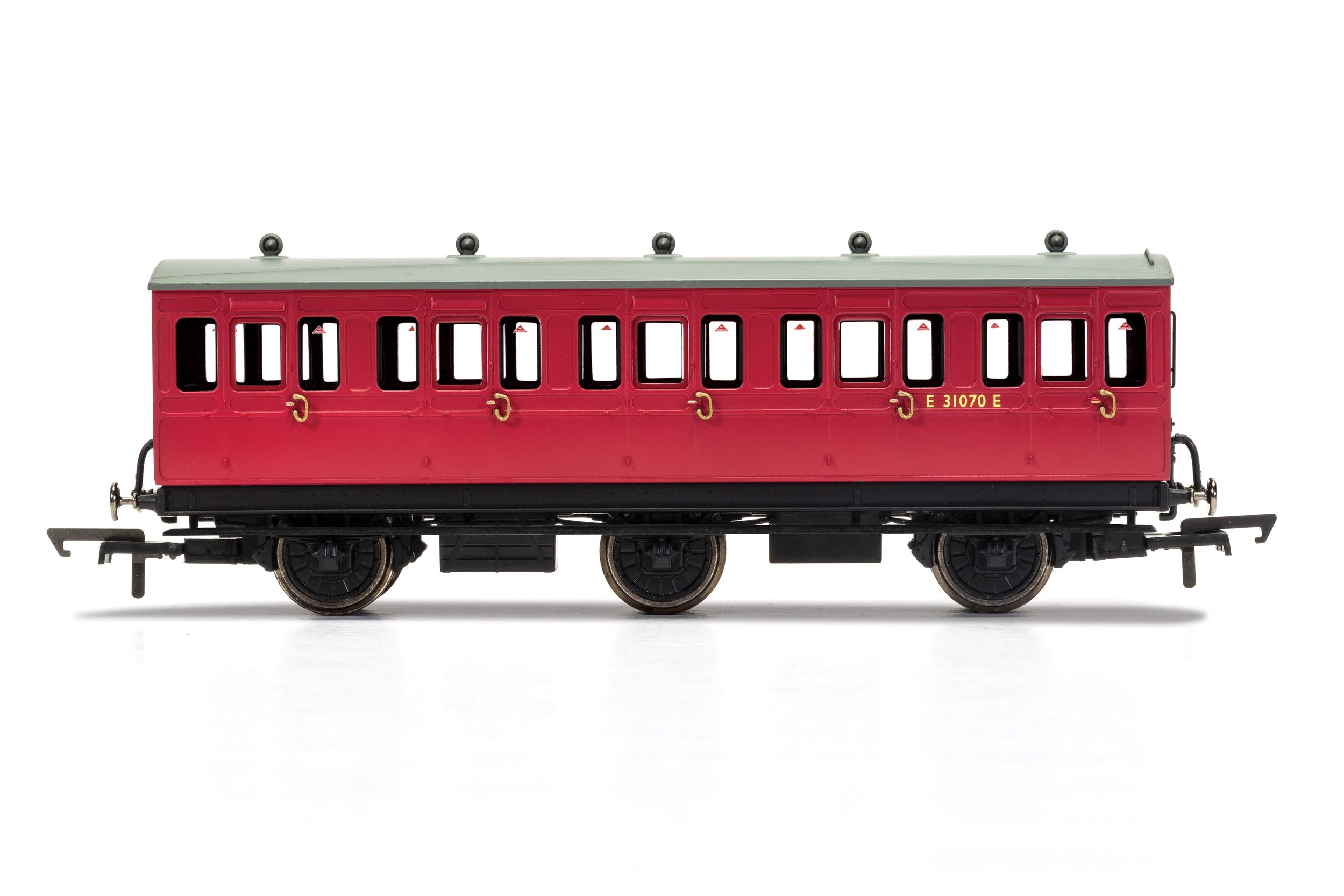 Hornby R40124 Coaches BR  6 Wheel Coach  3rd Class  Fitted Lights  E31070 - Era 4