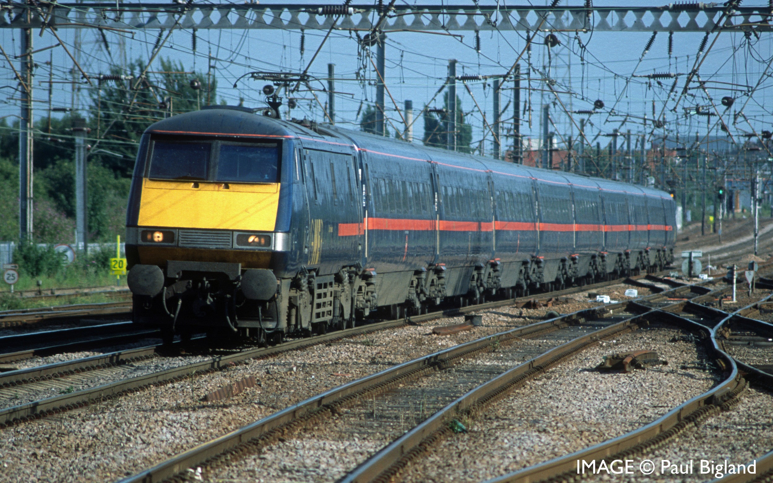 Hornby R40164 Coaches GNER  Mk4 Open First (Accessible Toilet)  Coach L - Era 9
