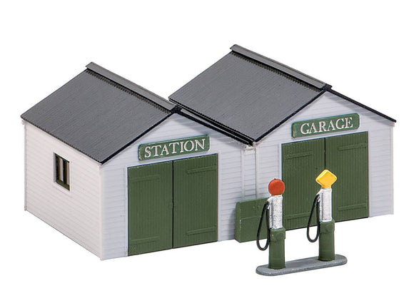 WILLS SS12  STATION GARAGE WITH PUMPS