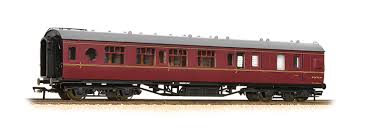 BACHMANN 39-461  LMS 57FT PORTHOLE COACH CORRIDOR BRAKE THIRD BR MAROON