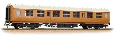 BACHMANN 34-385 THOMPSON THIRD CLASS CORRIDOR LNER TEAK