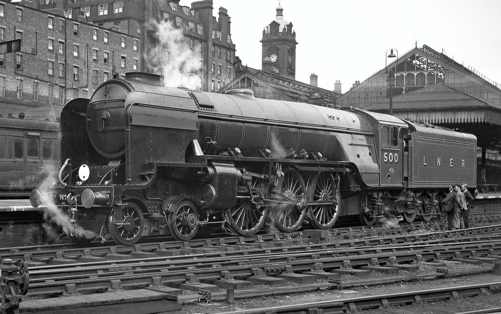 Hornby R3832 LNER  Thompson Class A2/3  4-6-2 500  Edward Thompson  - Era 3