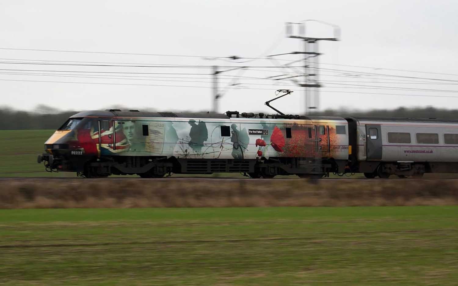 Hornby R3892 VTEC  Class 91  Bo-Bo  91111  For the Fallen  - Era 10