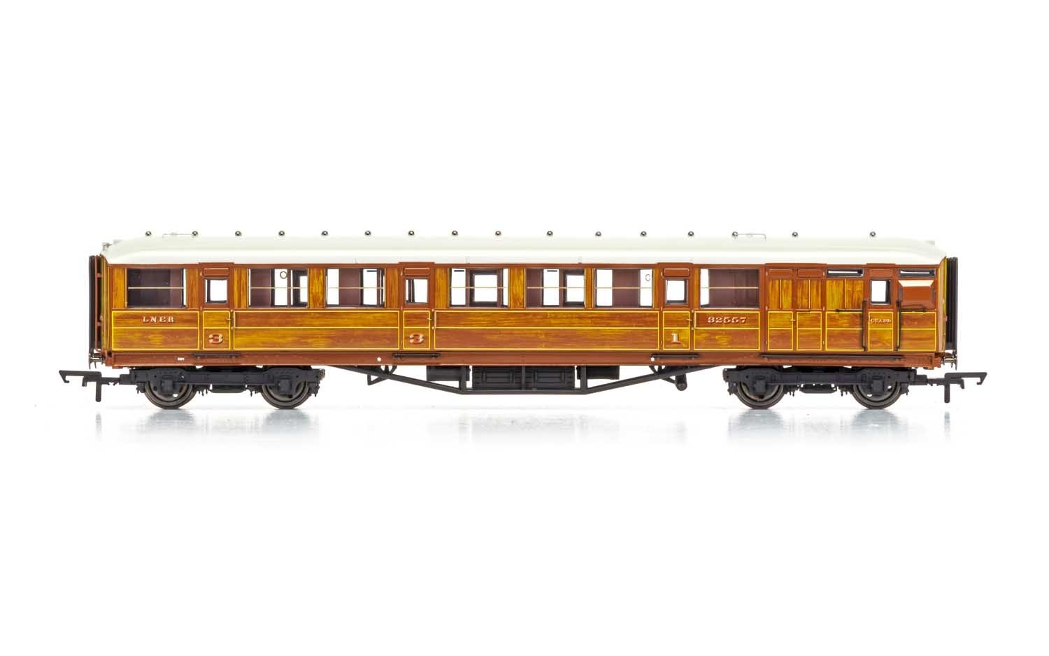 Hornby R4826 LNER  61' 6" Gresley Corridor Composite Brake  32557 - Era 3