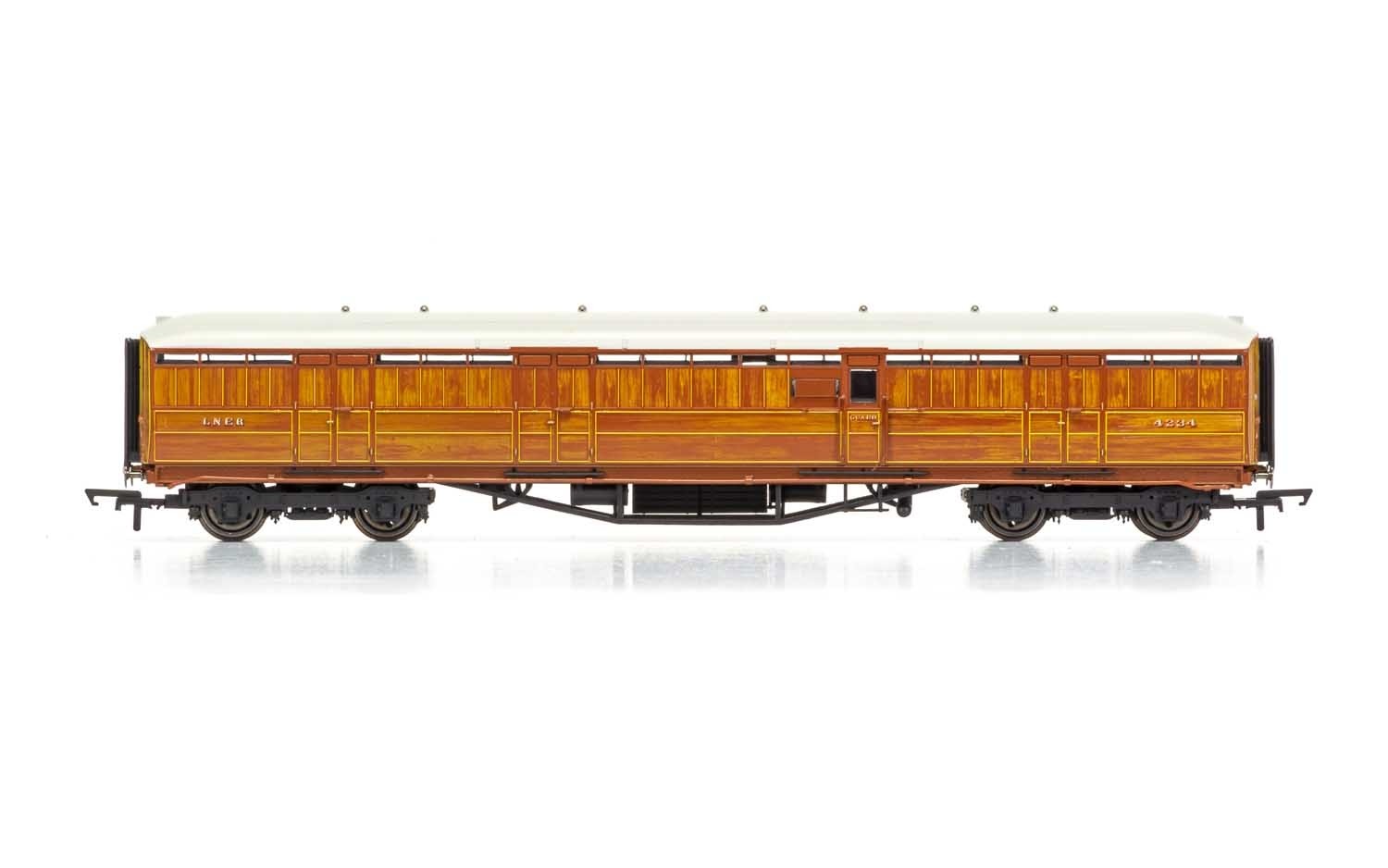 Hornby R4830 LNER  61' 6" Gresley Full Brake  4234 - Era 3