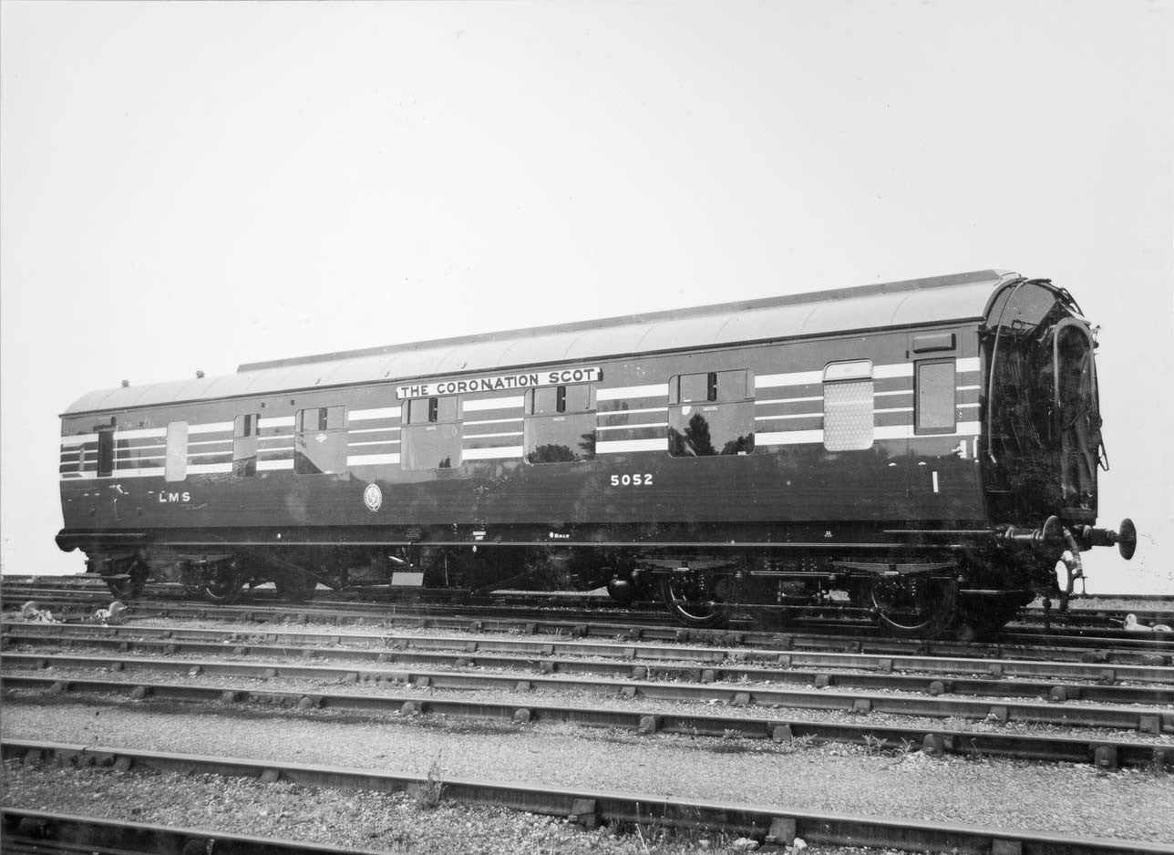 Hornby R4961 LMS  Stanier D1961 Coronation Scot 57' BFK  5052 - Era 3