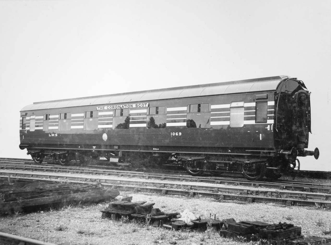 Hornby R4962 LMS  Stanier D1960 Coronation Scot 57' FK  1069 - Era 3