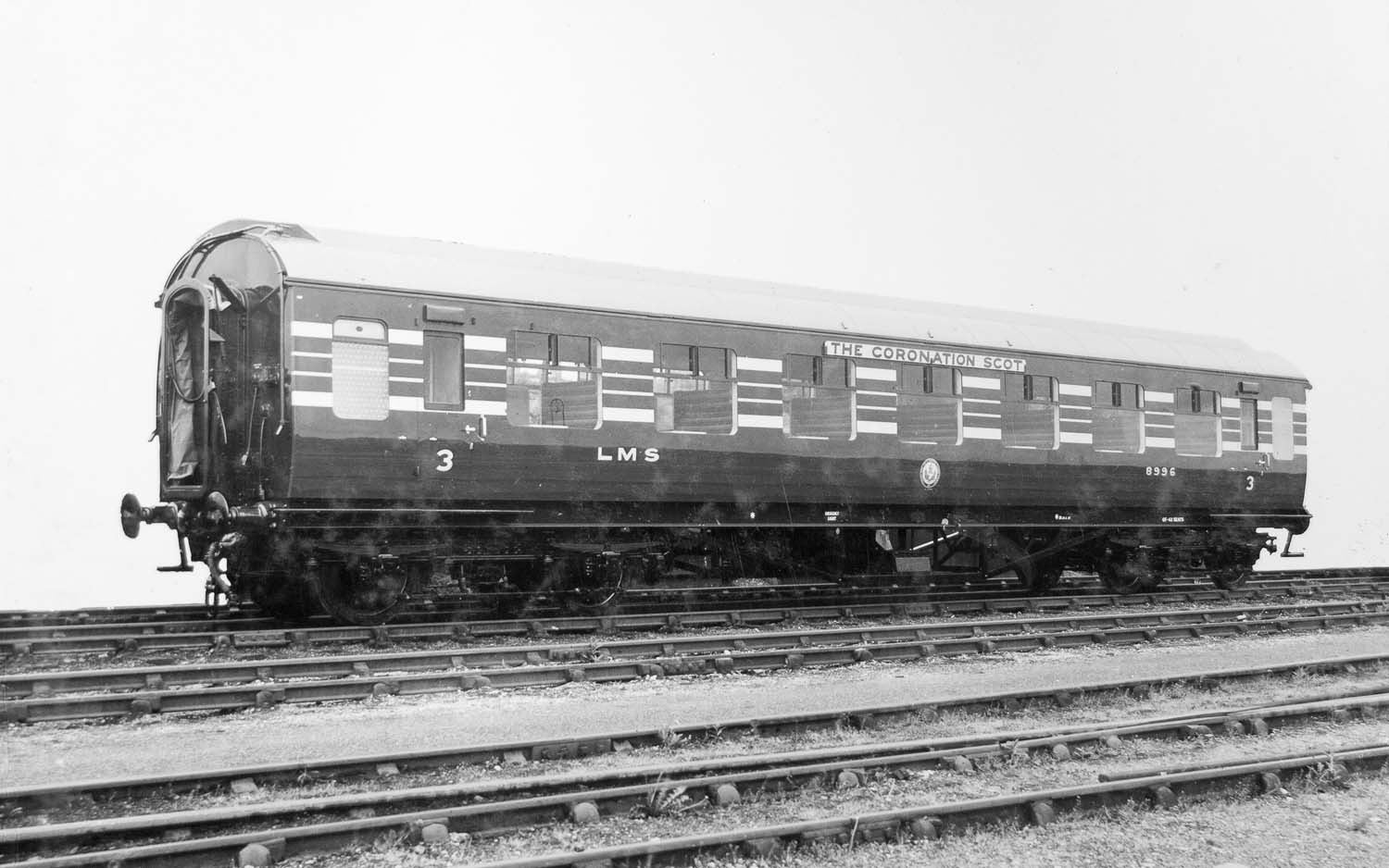 Hornby R4965A LMS  Stanier D1981 Coronation Scot 57' RTO  8993 - Era 3