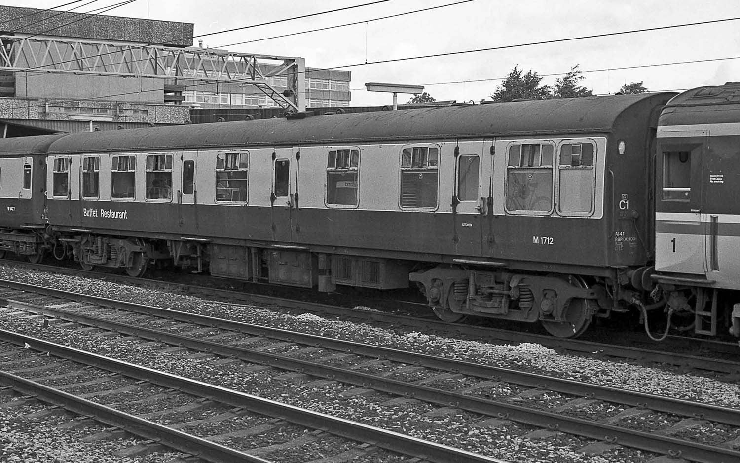 Hornby R4973 BR(M)  Mk1 RB(R)  M1712 - Era 7