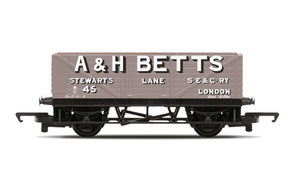 Hornby R60049 Wagons PO  A & H Betts  Plank Wagon - Era 2