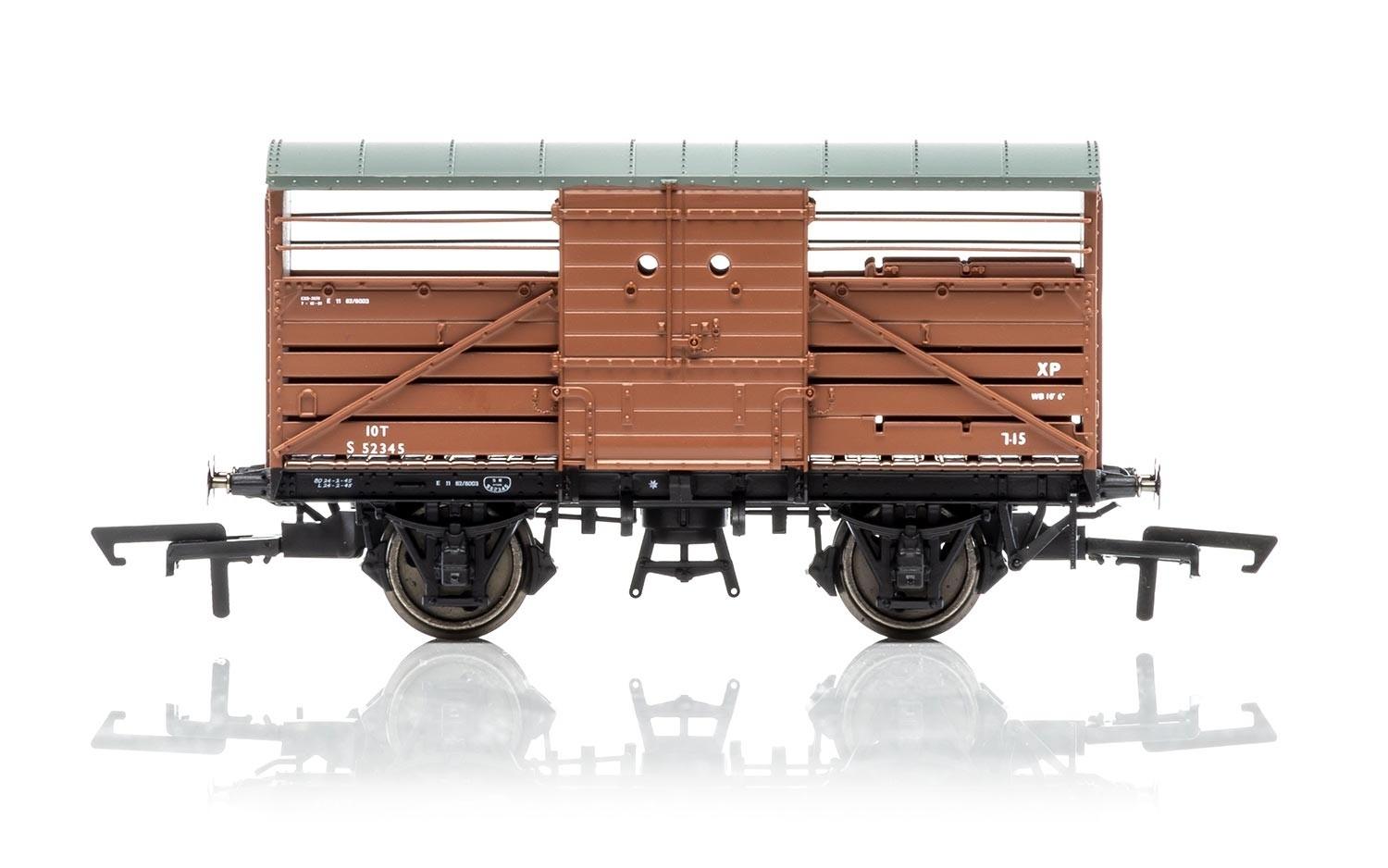 Hornby R6840 Dia.1530 Cattle Wagon  British Railways 552345 - Era 4