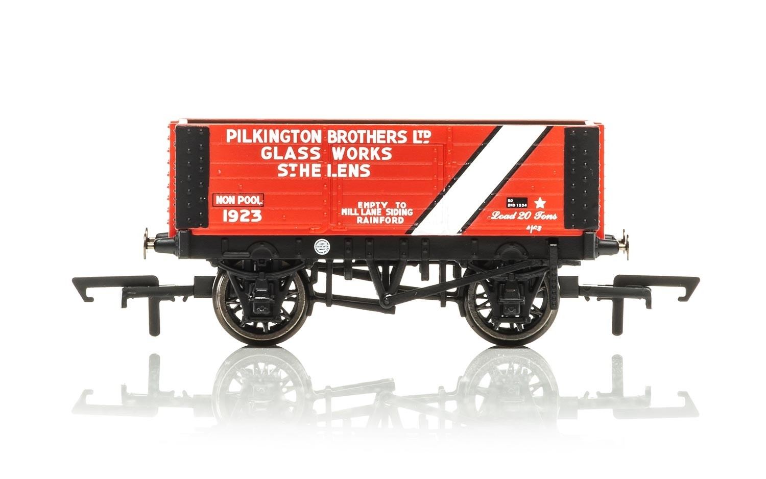 Hornby R6870 6 Plank Wagon  Pilkington Bros. 1923- Era 3