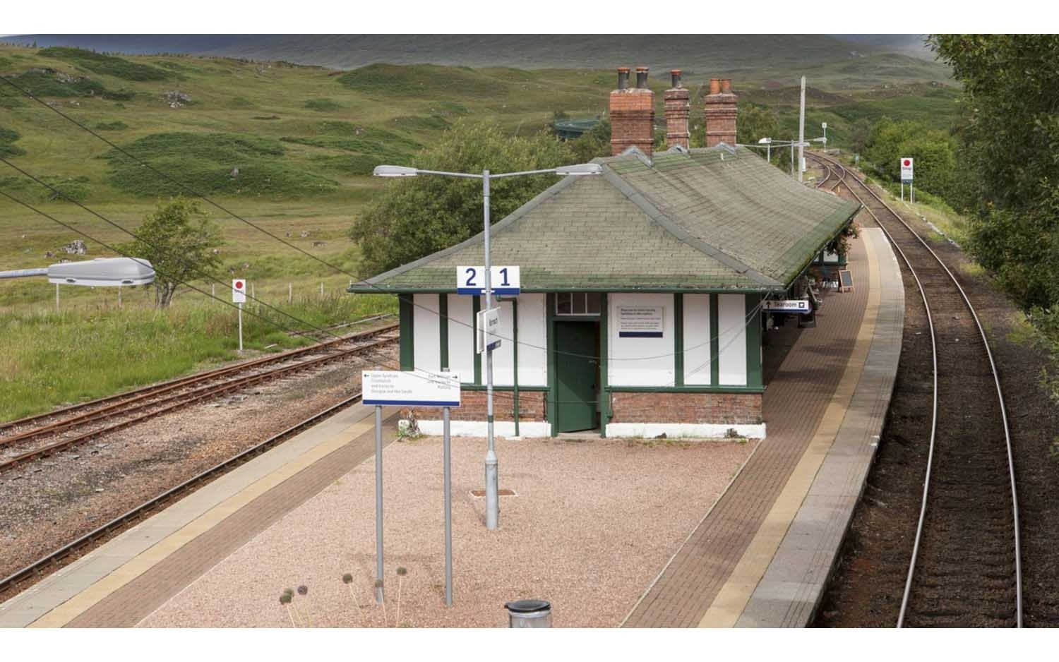 Hornby R7304 Skaledale Buildings Platform Island