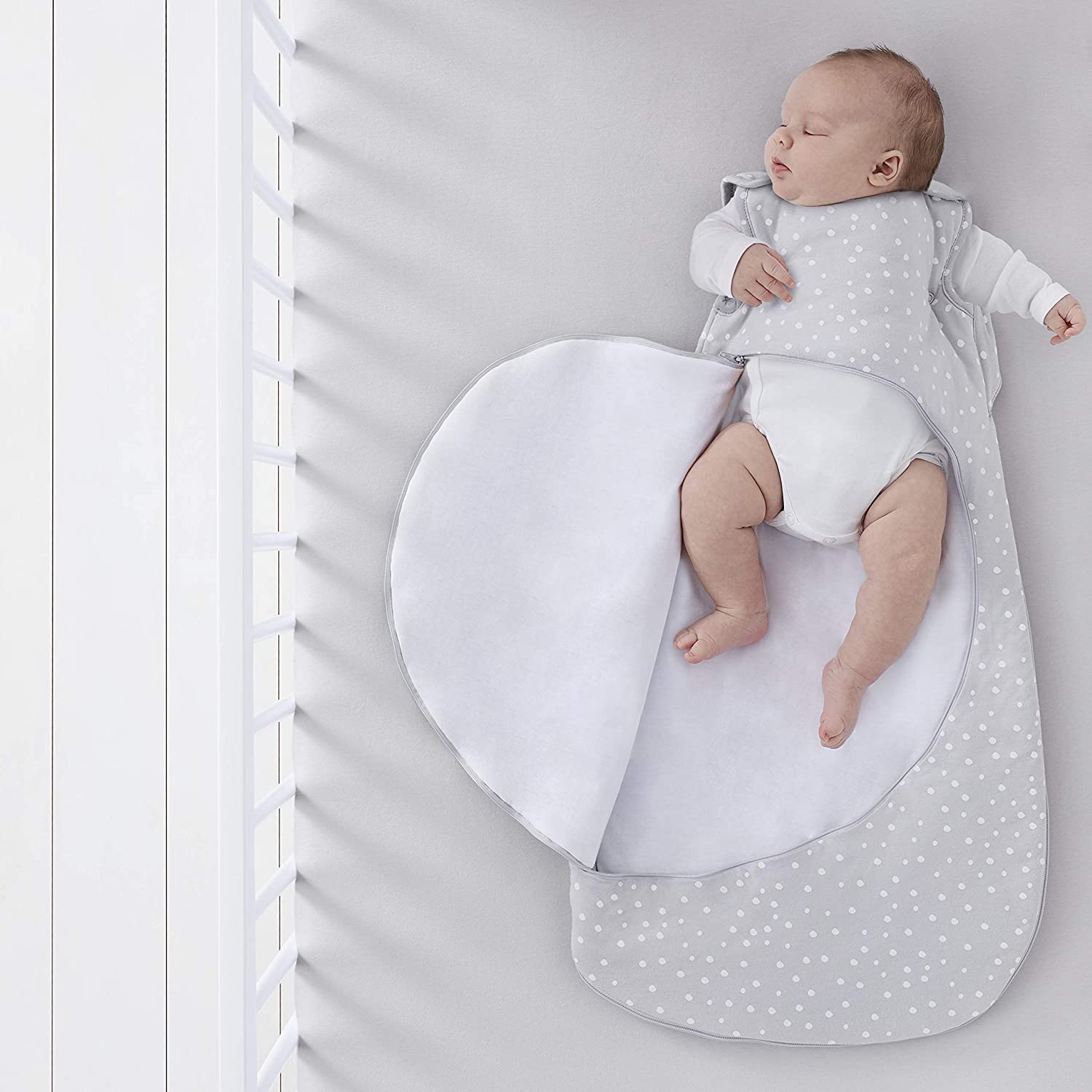 Snuz Pouch sleeping bag  0-6 months White Spot 2.5tog